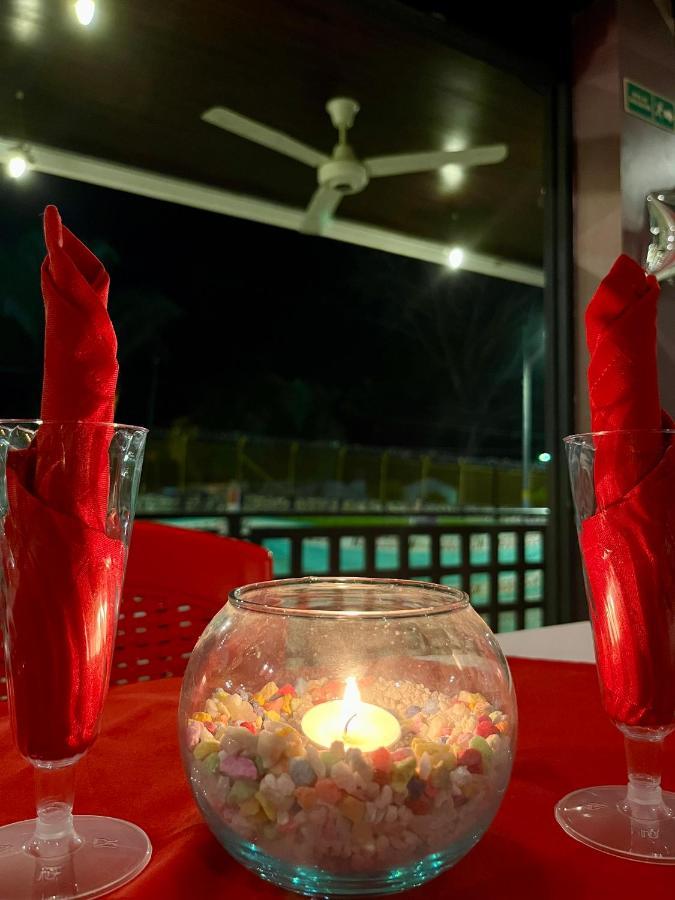 Отель Bora Bora Adults Only Мельгар Экстерьер фото